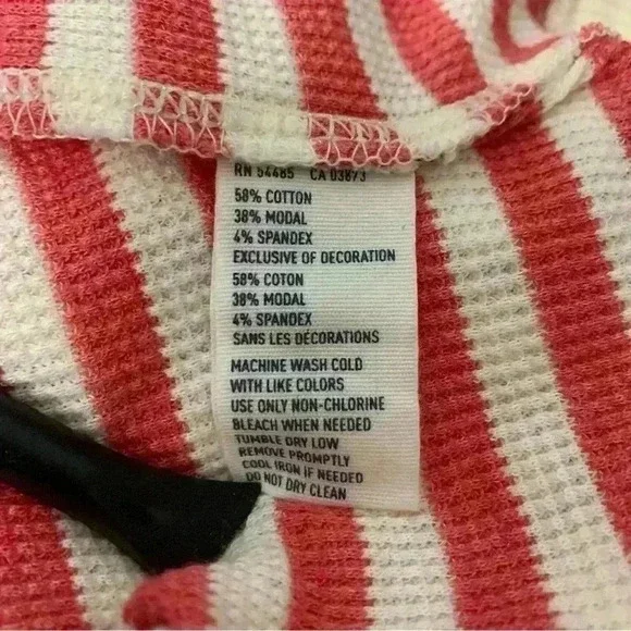 Vintage American Eagle Women's Red/Cream Striped Sweater Size Medium - Picture 3 of 8